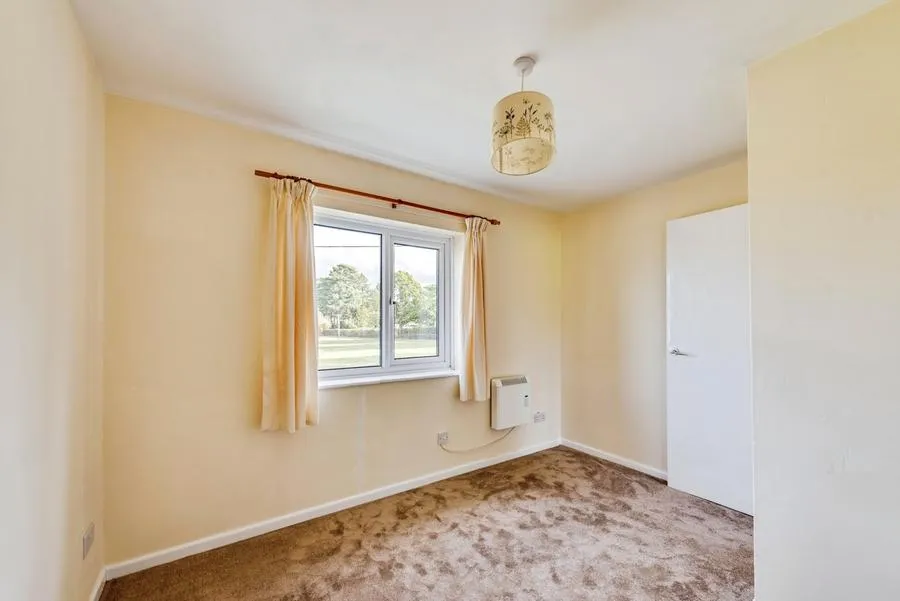 Hatt Common, East Woodhay, RG20, photo 9