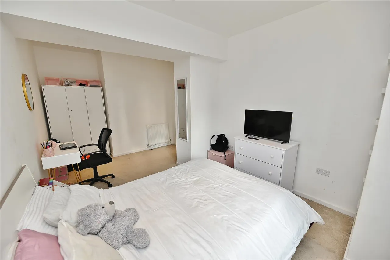 Ilford Hill, Ilford, Essex, IG12DG, photo 11