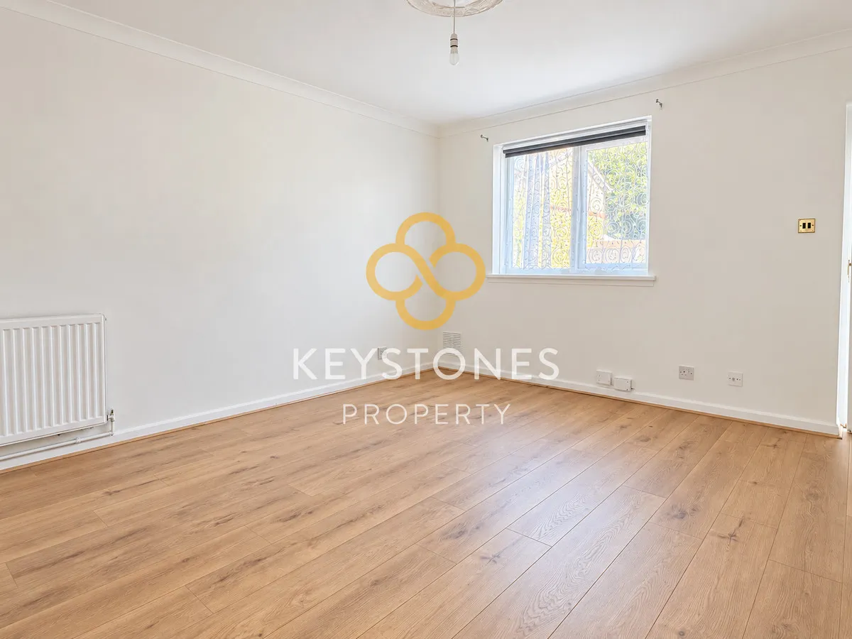 Aldington Close, Dagenham, RM8, photo 2