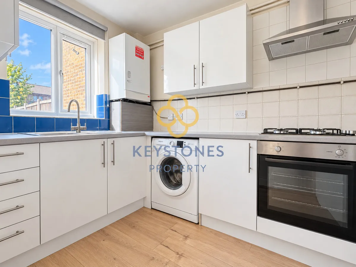 Aldington Close, Dagenham, RM8, photo 4
