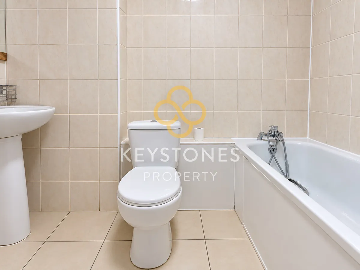 Aldington Close, Dagenham, RM8, photo 8