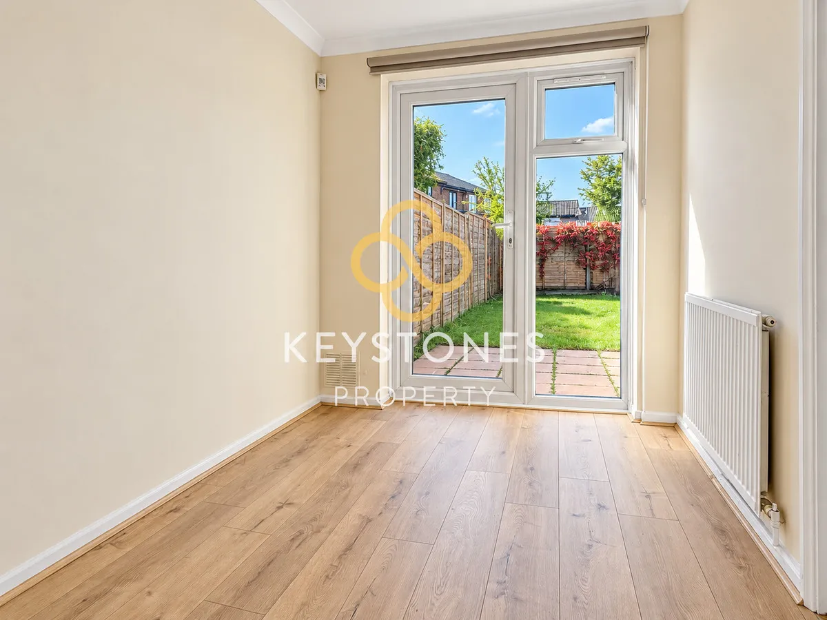 Aldington Close, Dagenham, RM8, photo 3