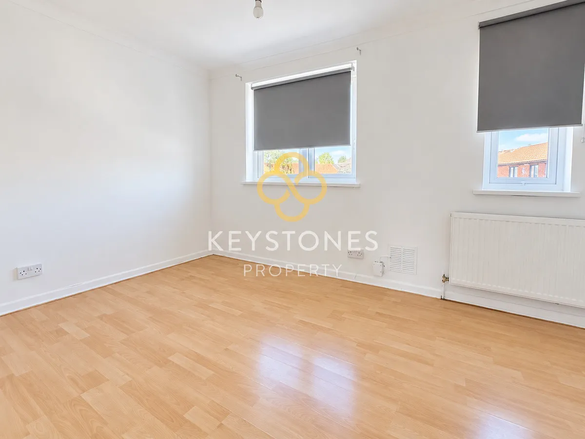 Aldington Close, Dagenham, RM8, photo 5
