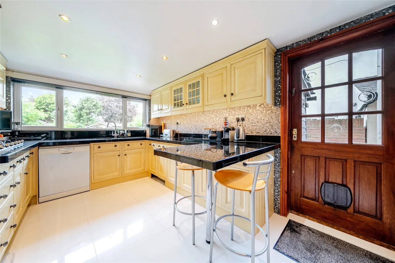 Derry Downs, Orpington, BR5, photo 8