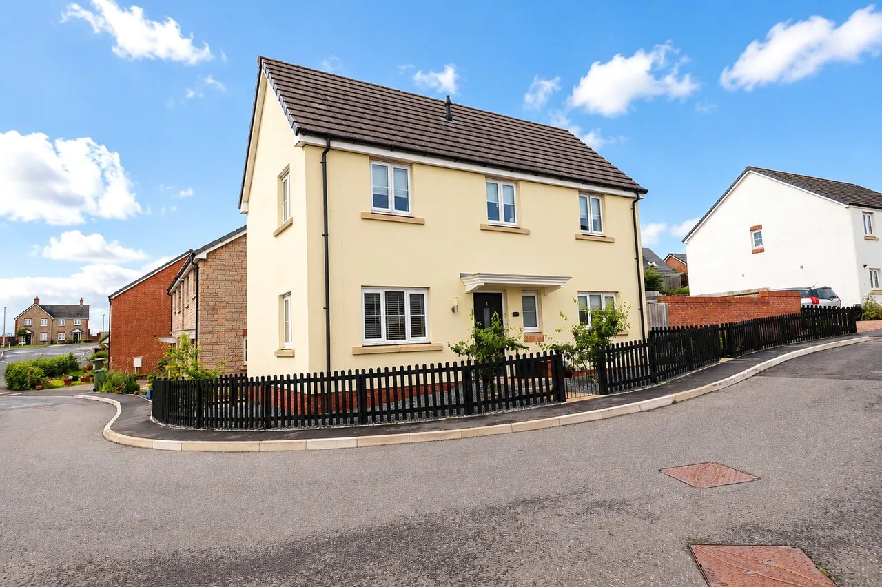 3 bed house for sale, Roe Close, South Molton, EX36