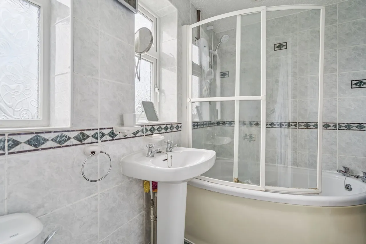 Ivins Road, Beaconsfield, HP9, photo 16