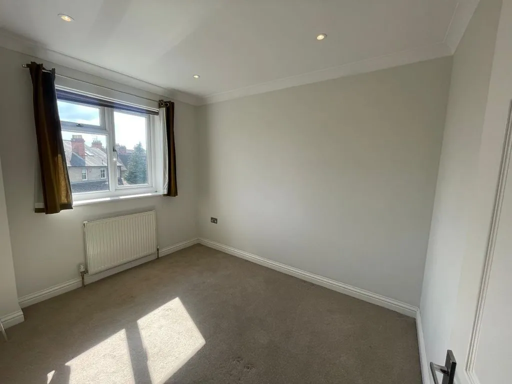 The Parade, Bourne End SL8 5SB, photo 10