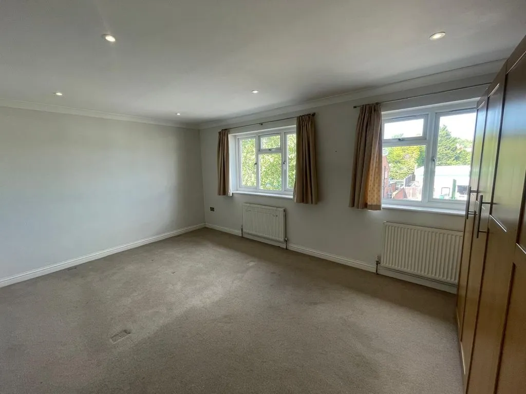 The Parade, Bourne End SL8 5SB, photo 7