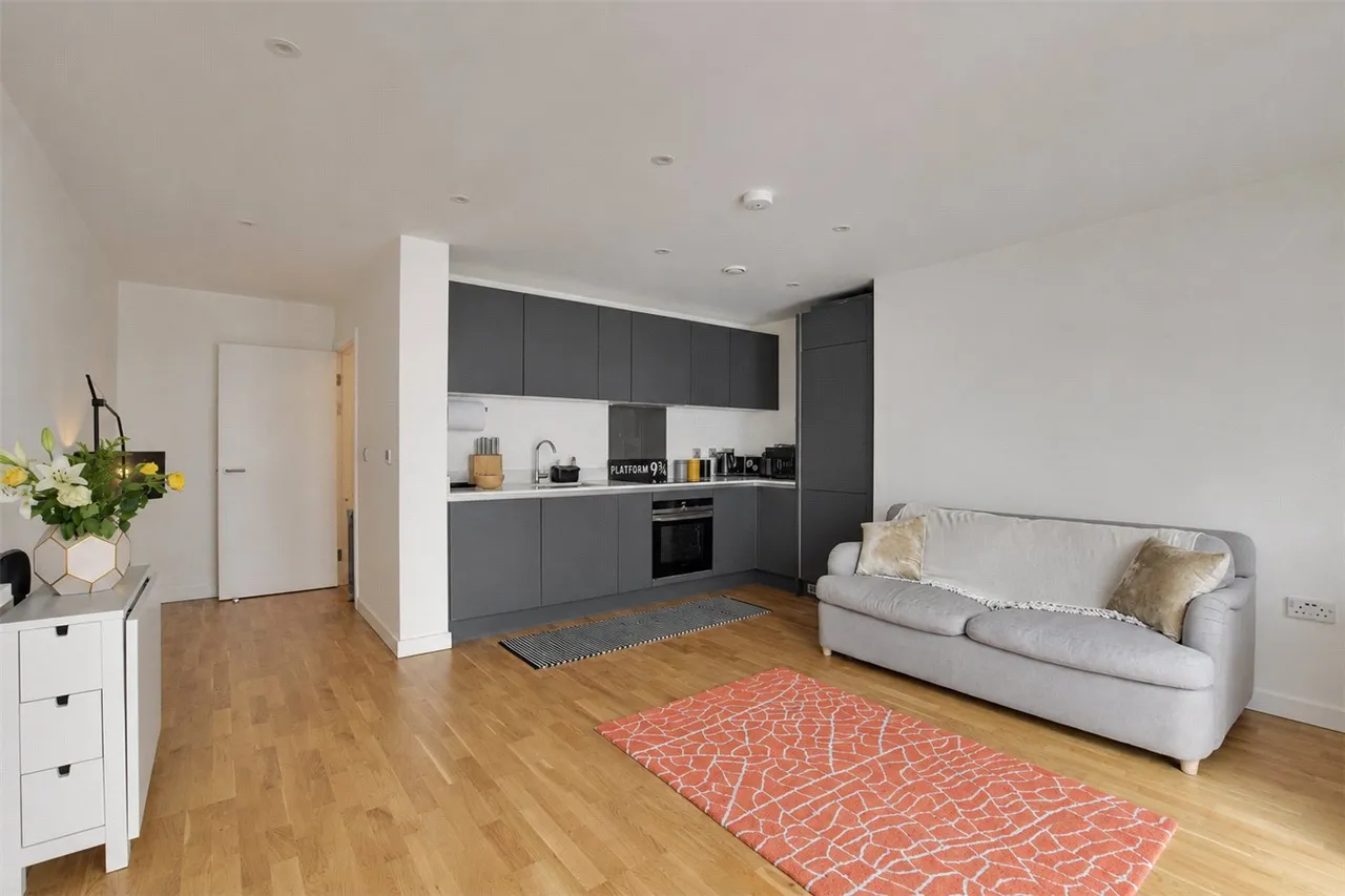 14 Hawthorne Crescent, Greenwich, London, SE10, photo 3