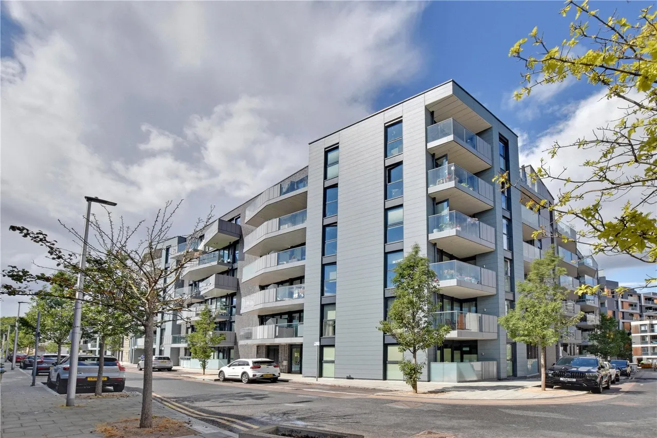 14 Hawthorne Crescent, Greenwich, London, SE10, photo 12