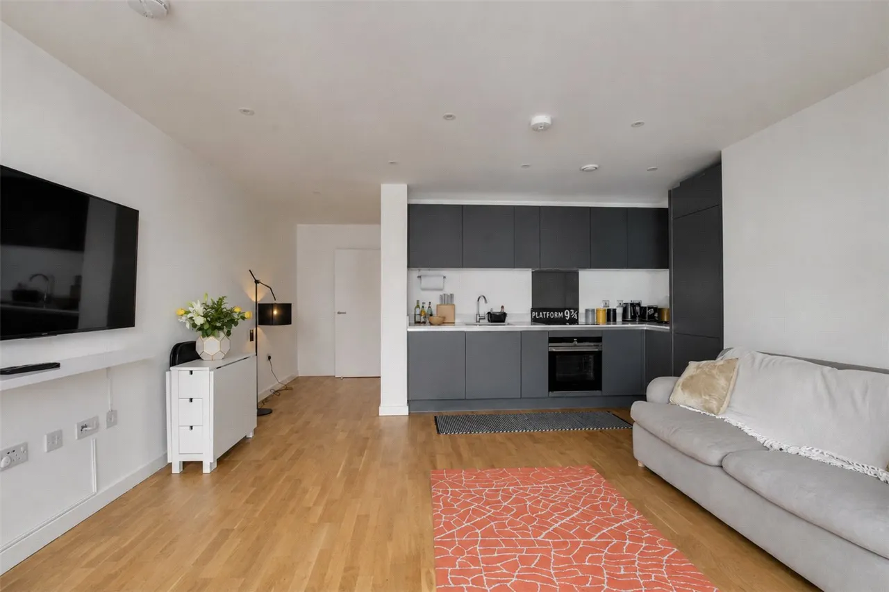 14 Hawthorne Crescent, Greenwich, London, SE10, photo 4