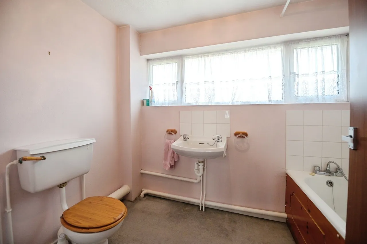 Turpin Avenue, Collier Row, Romford, RM5, photo 19
