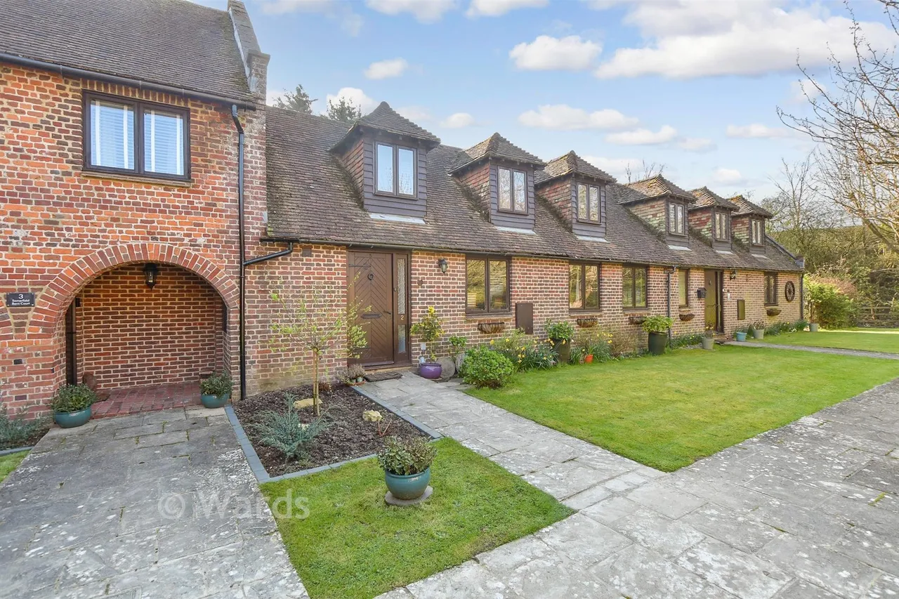 2 bed house for sale, Main Road, Sellindge, TN25