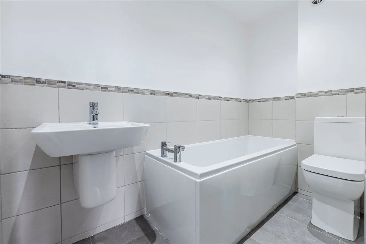 Fearnville Place, Leeds, LS8, photo 9