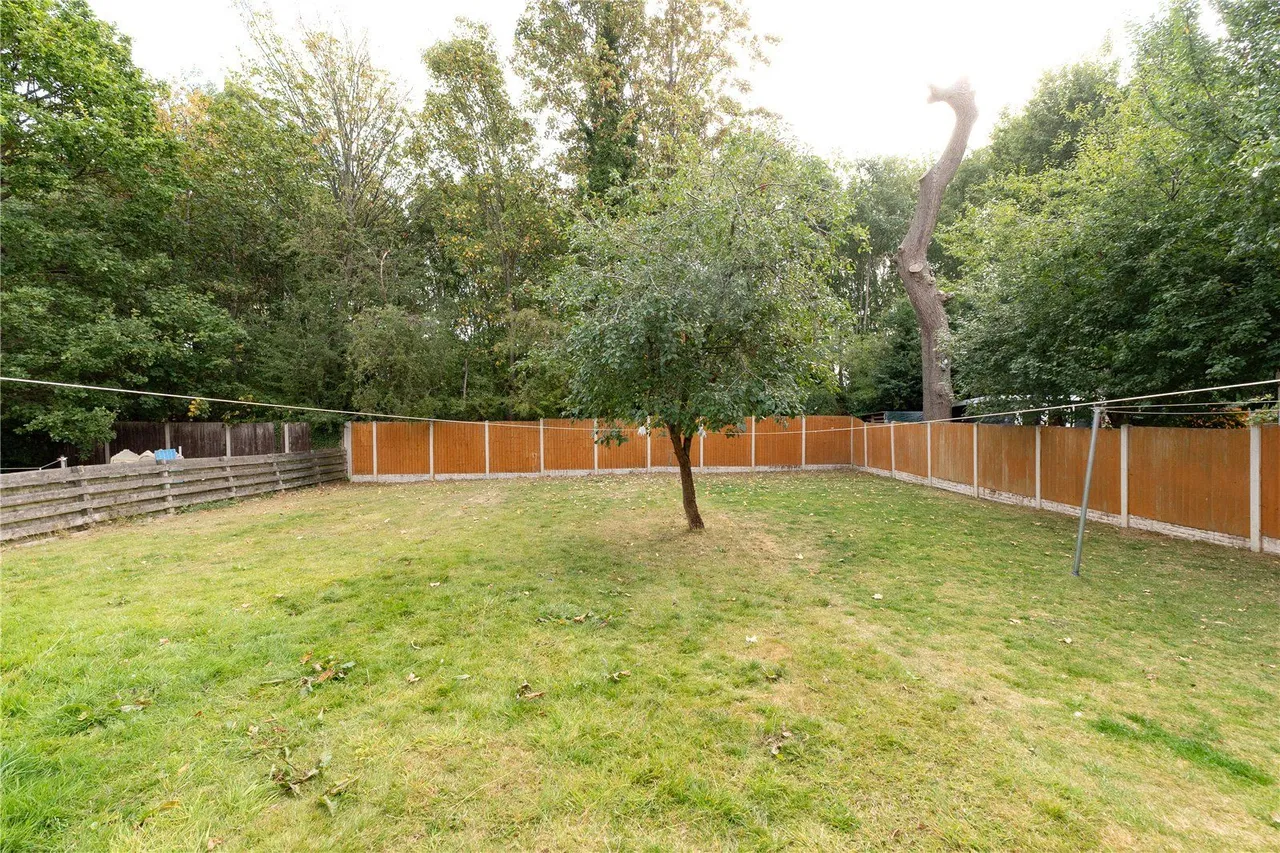 Fearnville Place, Leeds, LS8, photo 11