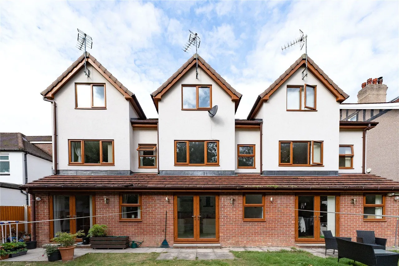Fearnville Place, Leeds, LS8, photo 15