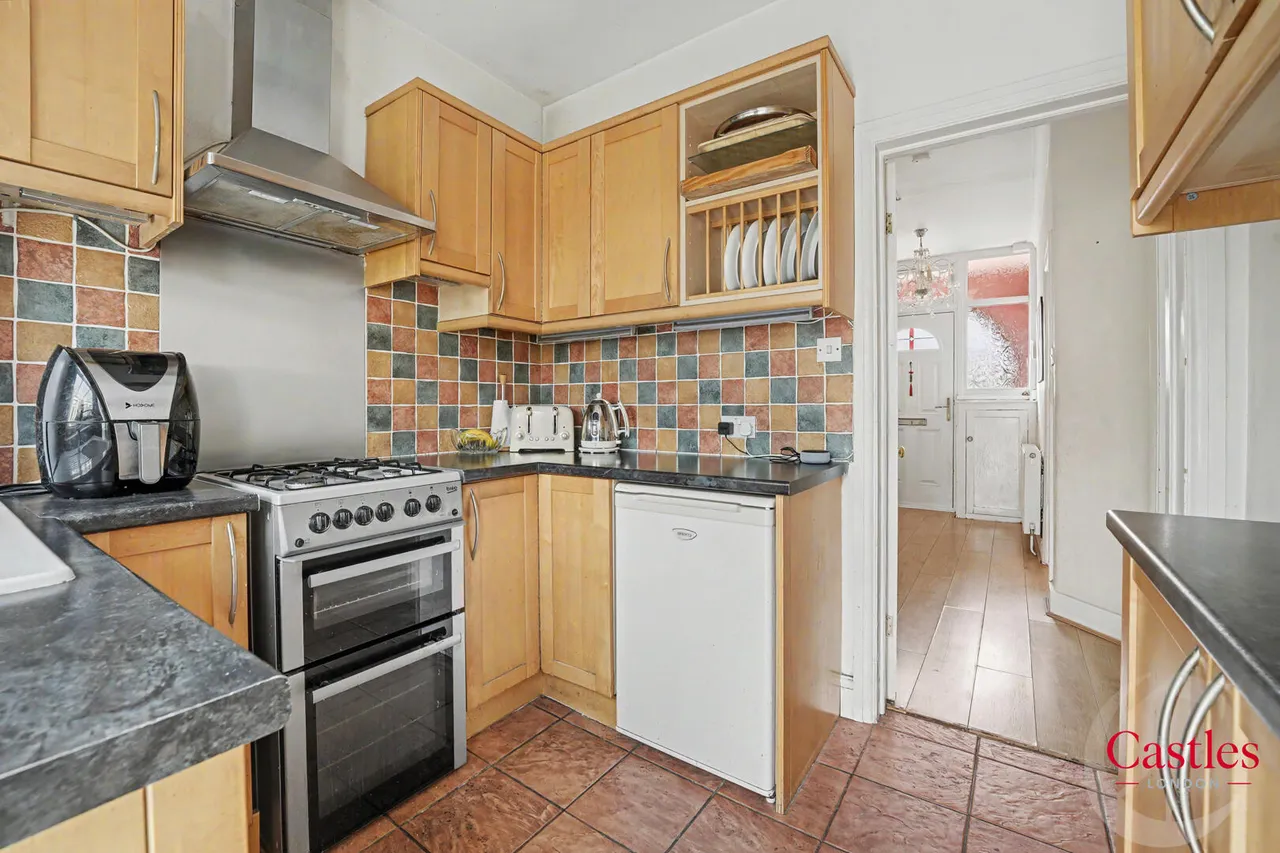 First Avenue, Enfield, EN1, photo 2