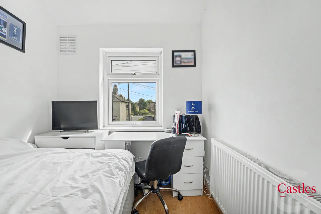 First Avenue, Enfield, EN1, photo 19