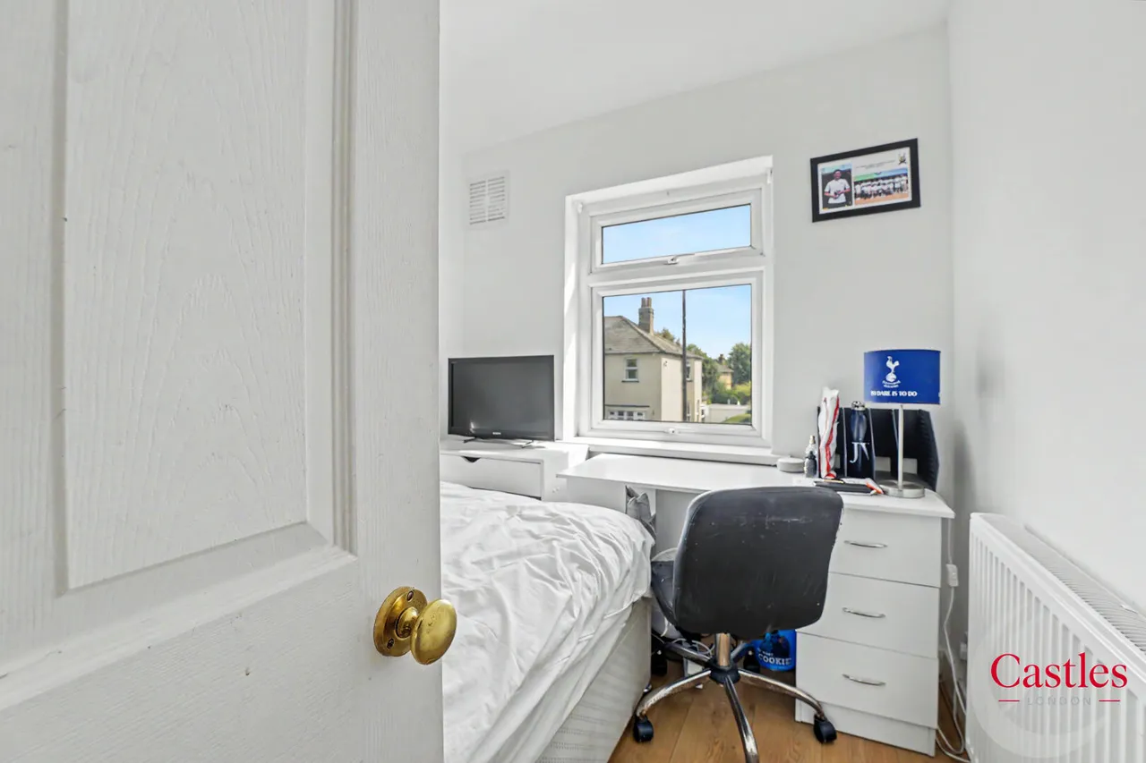 First Avenue, Enfield, EN1, photo 18