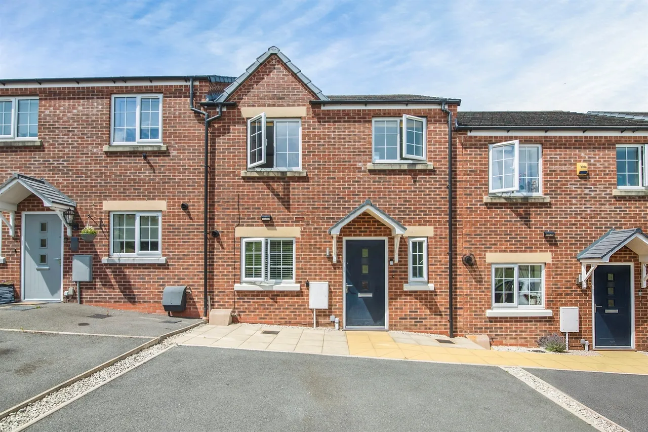 3 bed house for sale — Messiter Way, Dudley