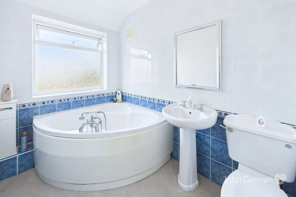Holt Drive, Loughborough, photo 14