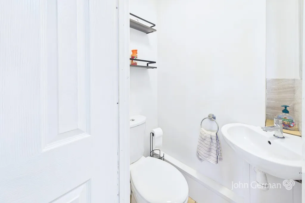 Holt Drive, Loughborough, photo 9