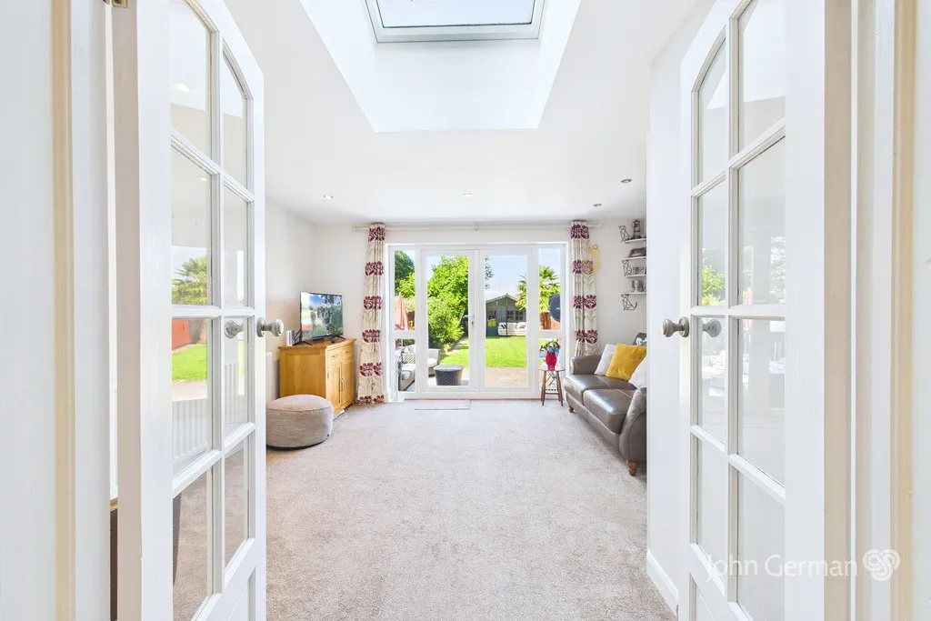 Holt Drive, Loughborough, photo 8