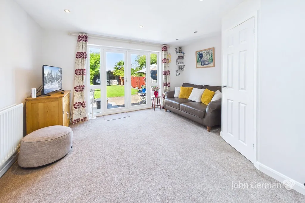 Holt Drive, Loughborough, photo 7