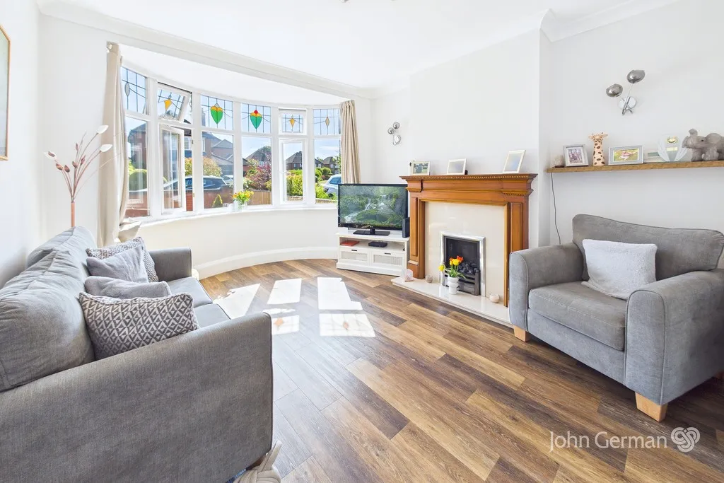 Holt Drive, Loughborough, photo 6