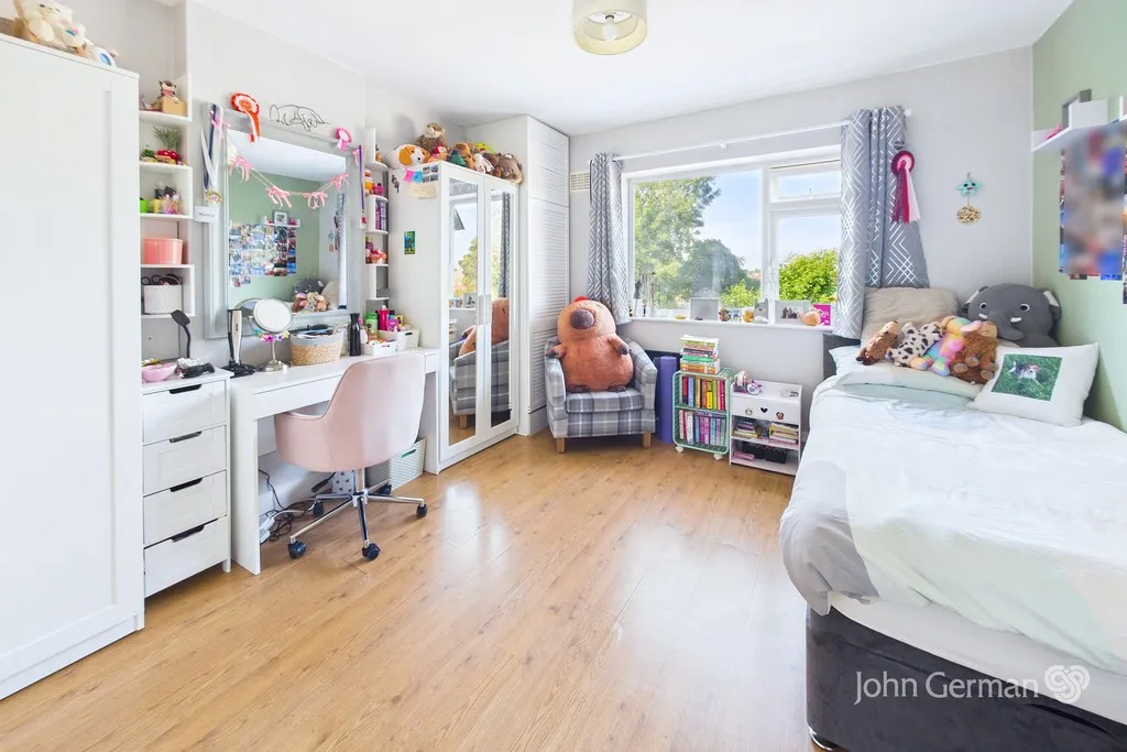 Holt Drive, Loughborough, photo 13