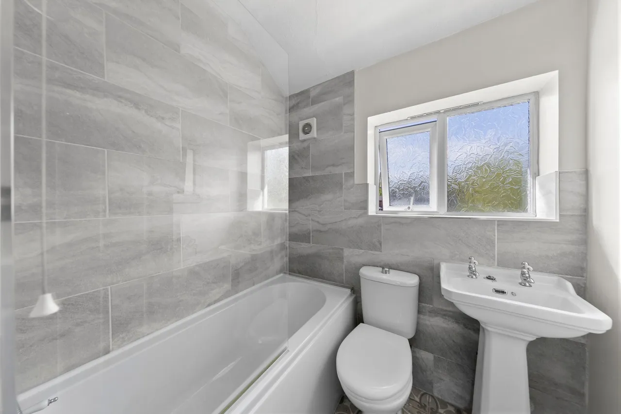 Thelwall Lane, WARRINGTON, Warrington, WA4 1NF, photo 12