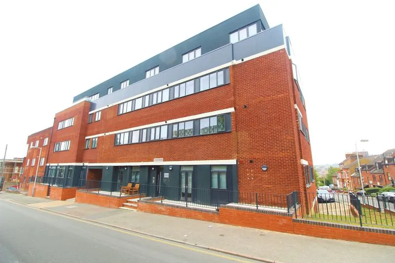 Napier Road, Luton LU1 1DU, photo 2