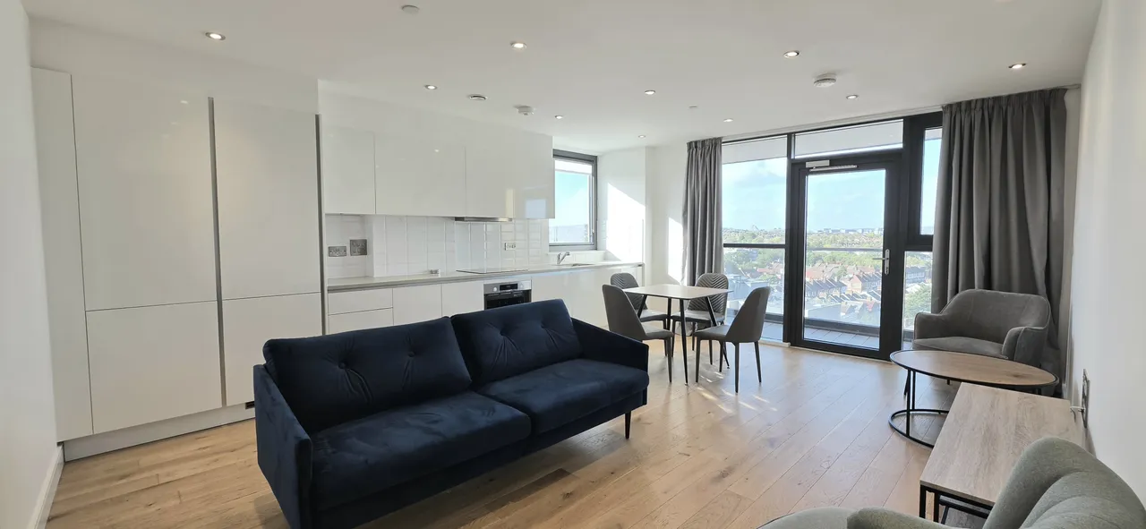 Montrose Crescent, Wembley, HA0, photo 2