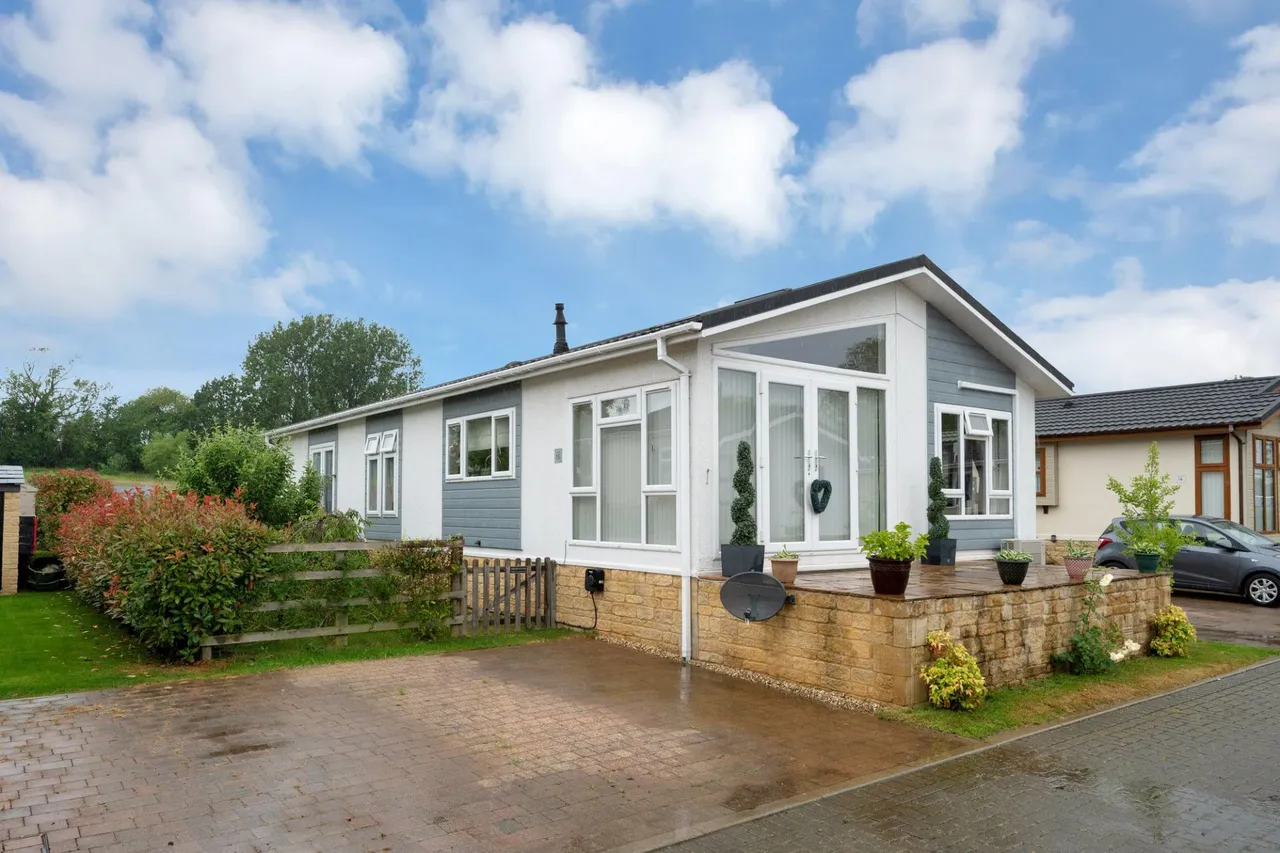 2 bed lodge for sale, Yarwell Mill, Yarwell, PE8