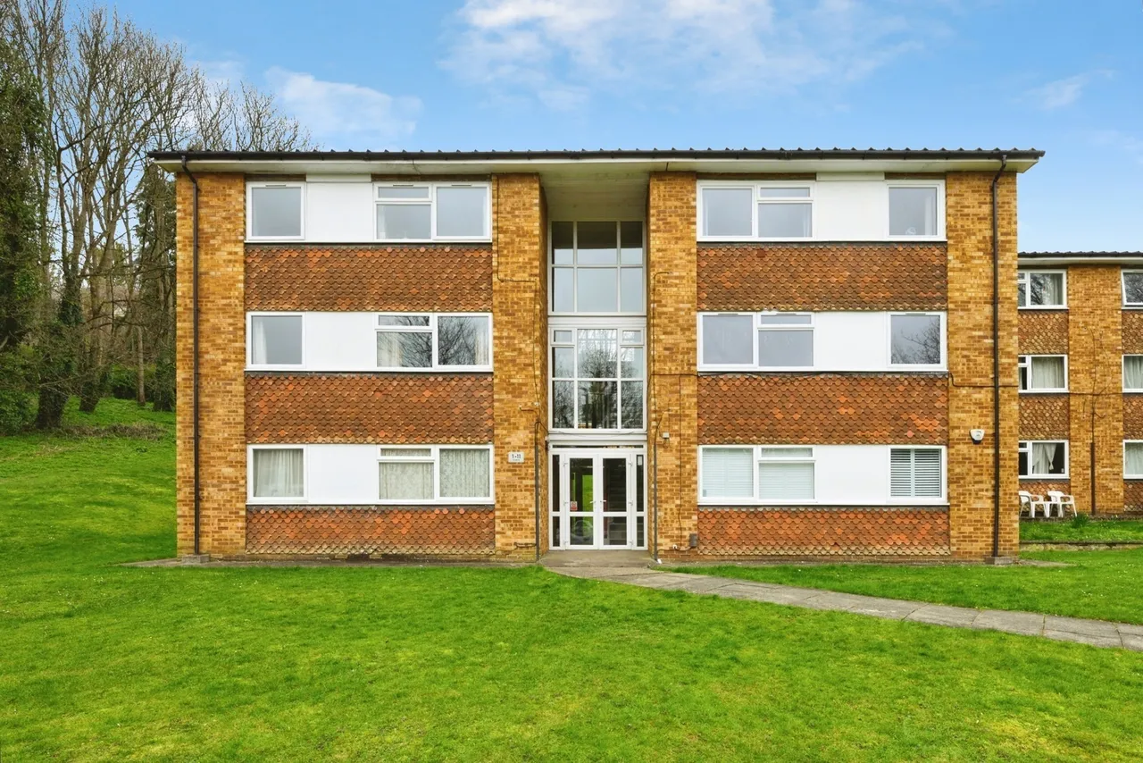 2 bed flat for sale — Hillside Road, Whyteleafe, Surrey, CR3