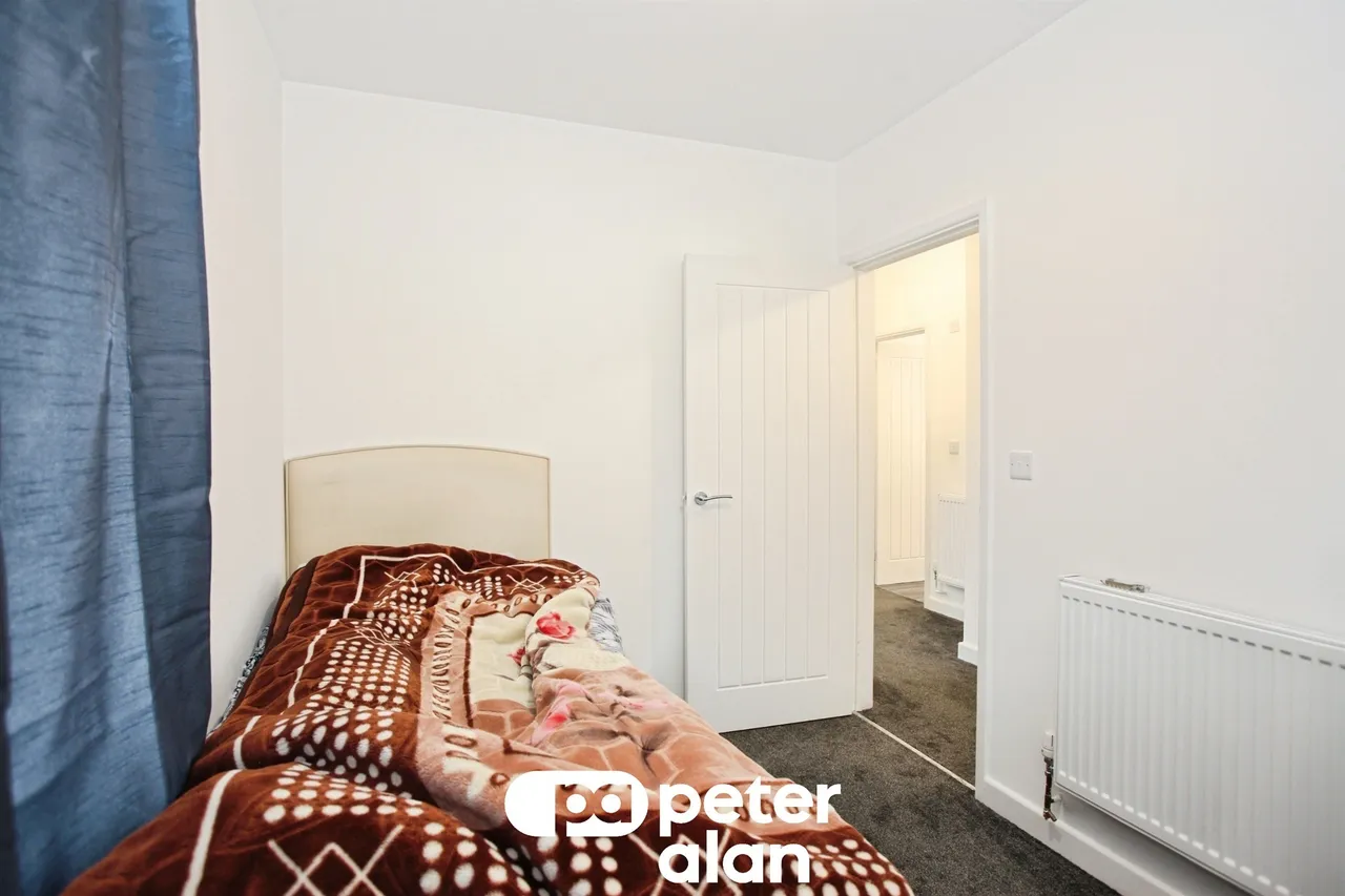 Commercial Street, Blackwood, NP12, photo 8
