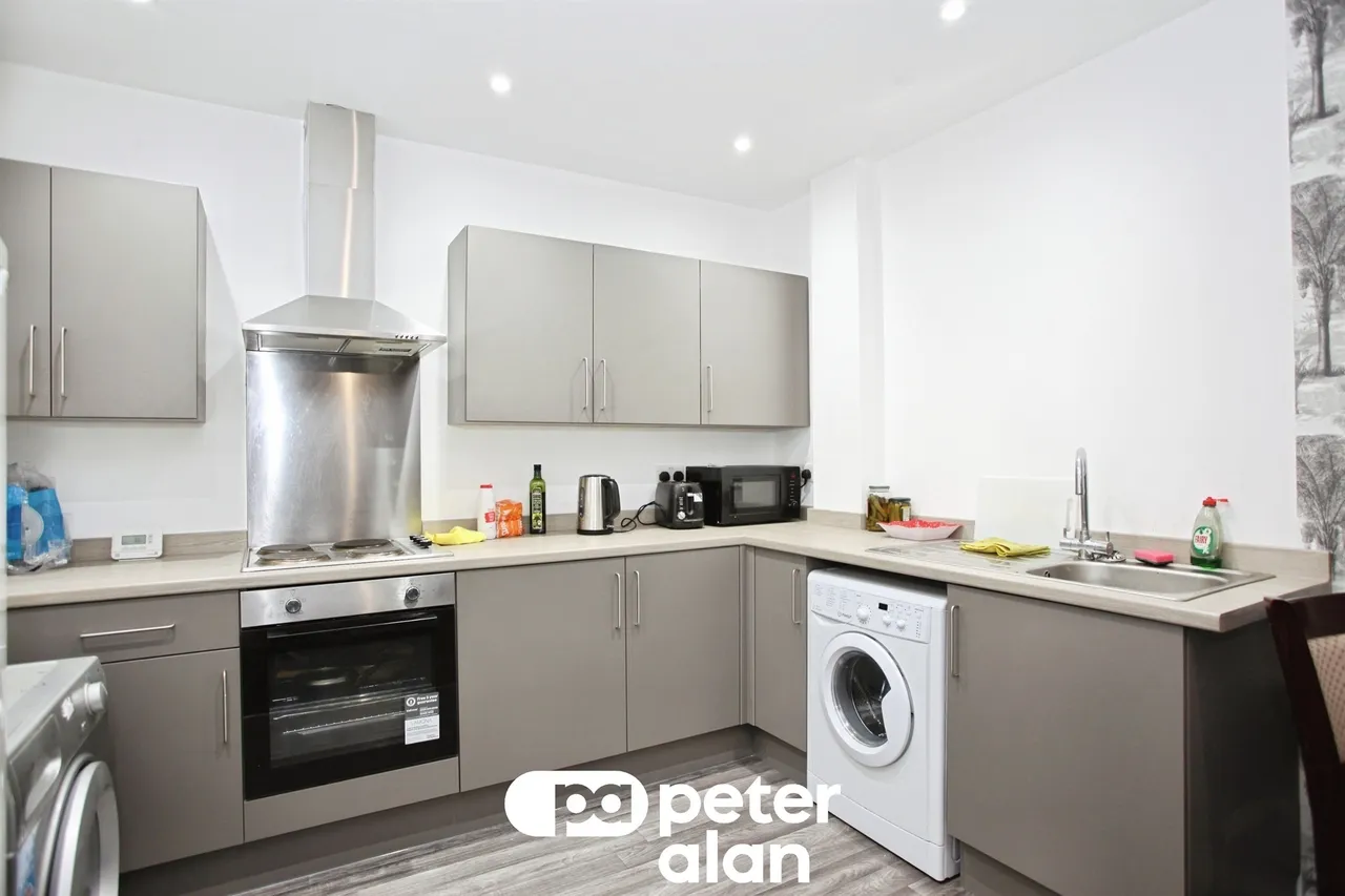 Commercial Street, Blackwood, NP12, photo 7