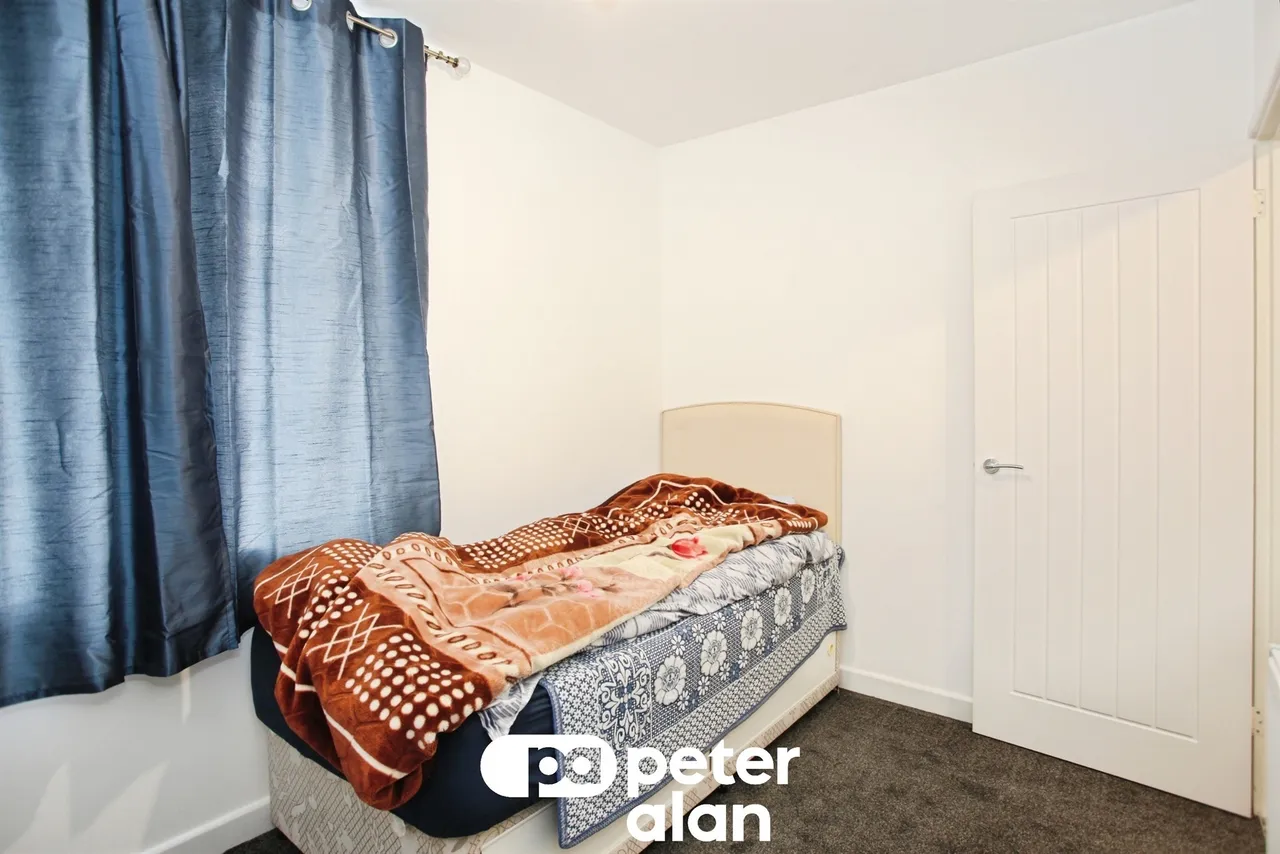 Commercial Street, Blackwood, NP12, photo 5