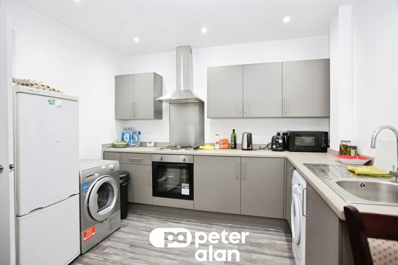 Commercial Street, Blackwood, NP12, photo 3
