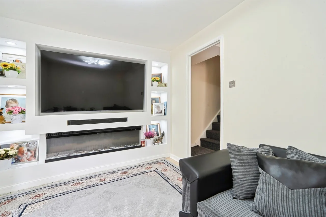 Tyersal Lane, Bradford, BD4, photo 9