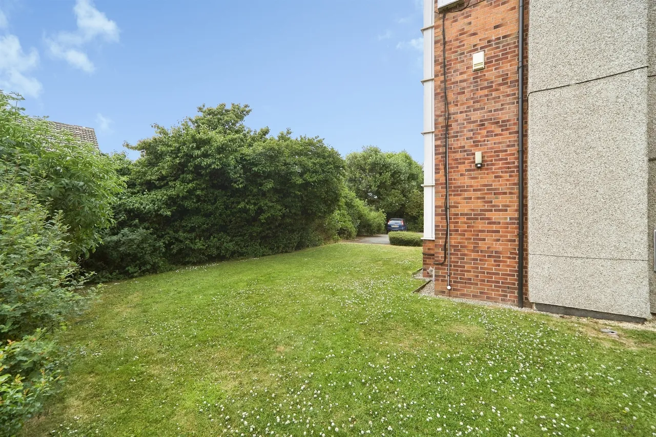 Tyersal Lane, Bradford, BD4, photo 14