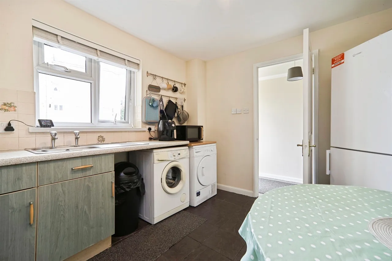 Tyersal Lane, Bradford, BD4, photo 4