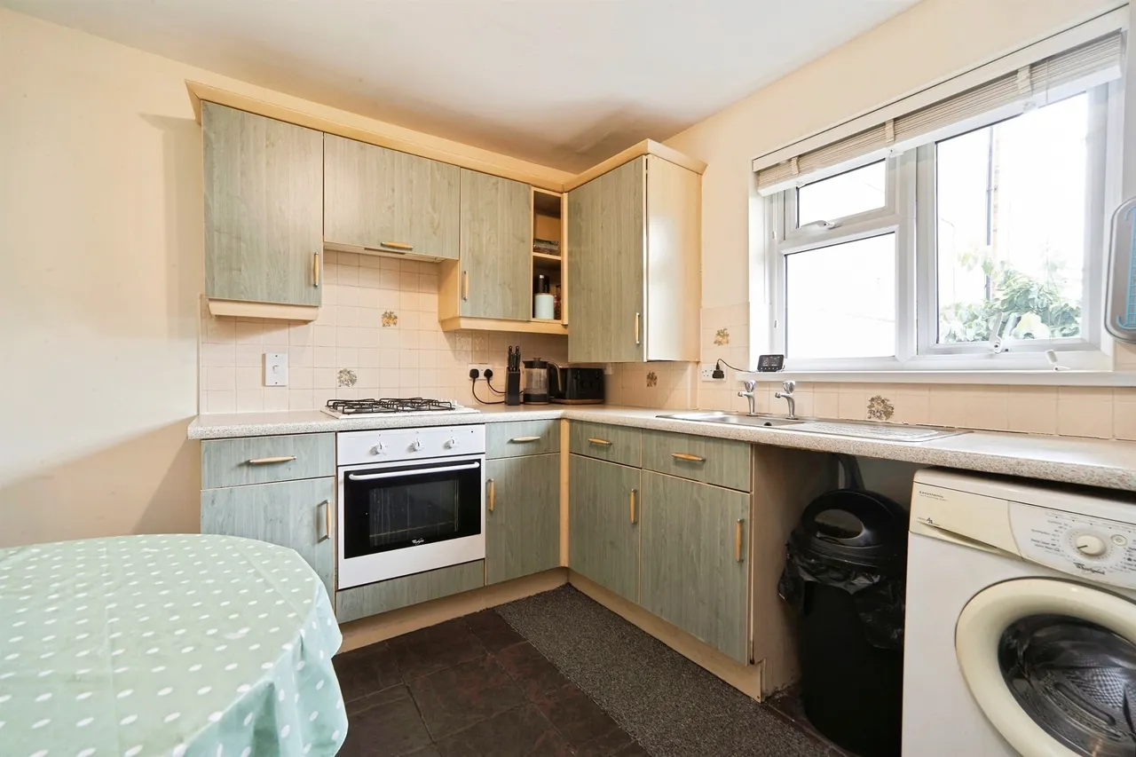 Tyersal Lane, Bradford, BD4, photo 11