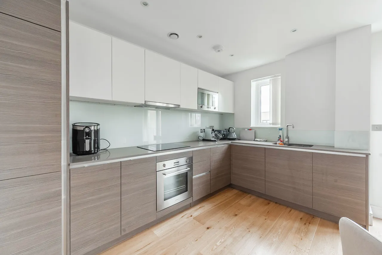 Flat 14, Arrandene Apartments, Silverworks Close, London, photo 3