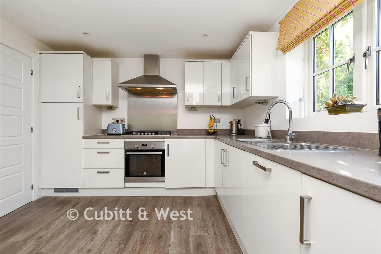 Railfield Gardens, Horley, RH6, photo 2