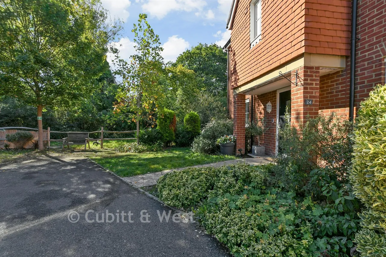 Railfield Gardens, Horley, RH6, photo 24