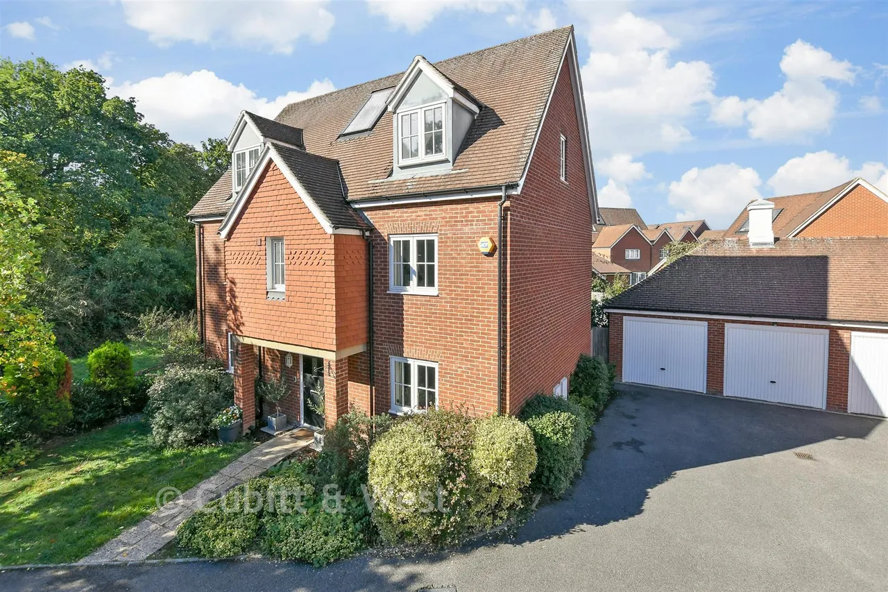 5 bed house for sale, Railfield Gardens, Horley, RH6