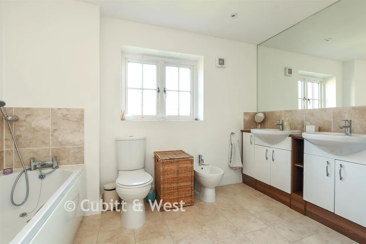 Railfield Gardens, Horley, RH6, photo 13
