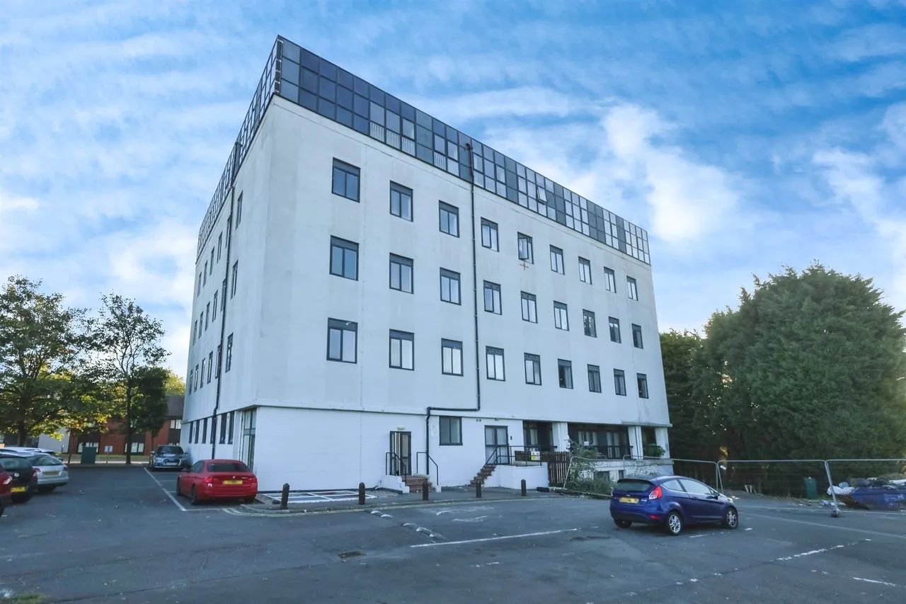 1 bed flat for sale — Dudley Road, BRIERLEY HILL