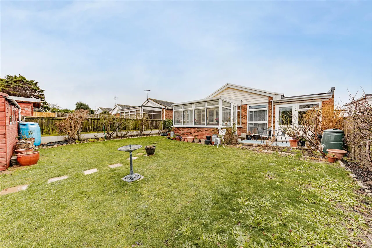 3 bed house for sale — Ashurst Gardens, Margate, Kent, CT9 3HW